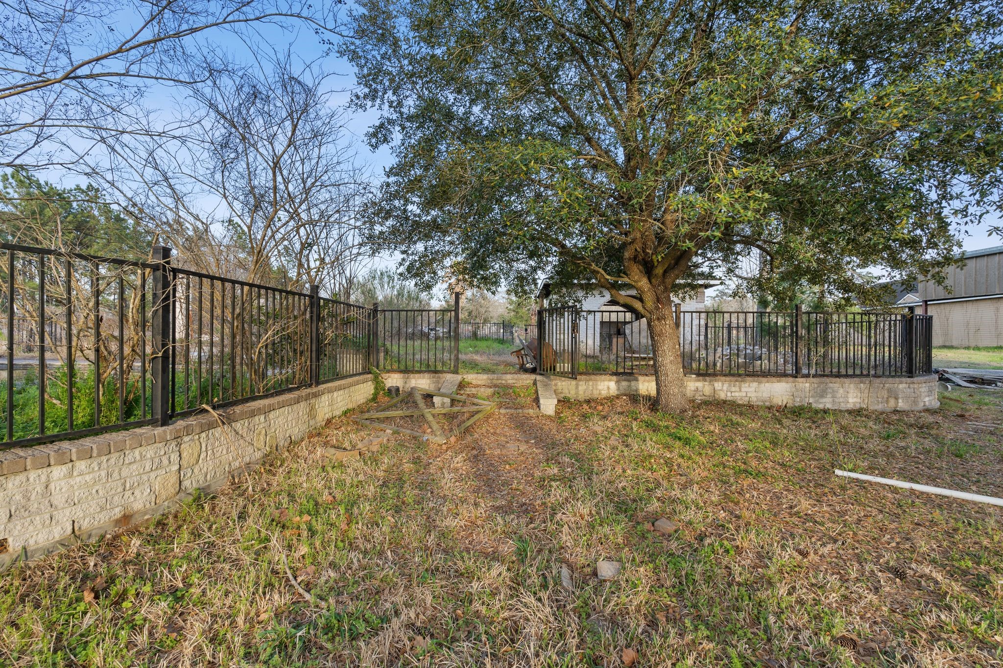 2394 Crockett Martin Road Conroe, TX 77306 - Photo 15 of 32