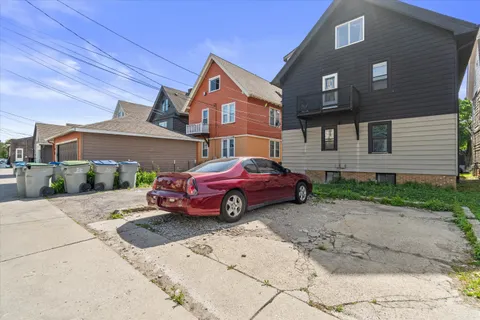 $525,000 | 2960 North Maryland Avenue, Unit 2962, Milwaukee, WI 53211