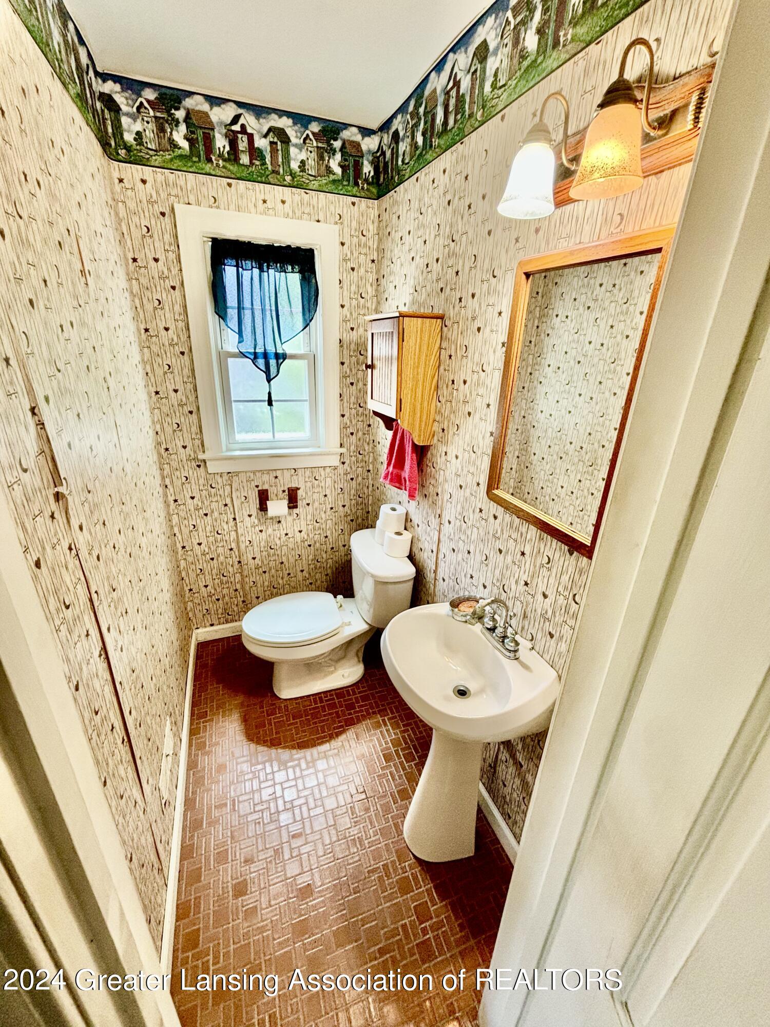570 Riley Street Lansing, MI 48910 - Photo 21 of 33 IMG_5601