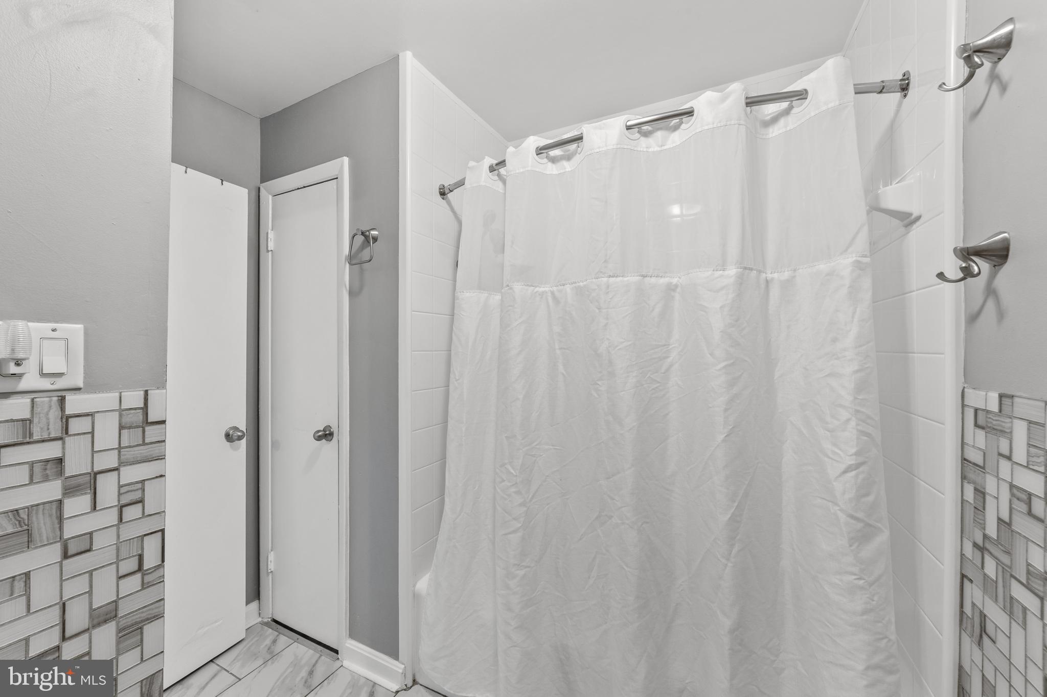 916 North Rosedale Street Baltimore, MD 21216 - Photo 20 of 30 Upstairs bathroom