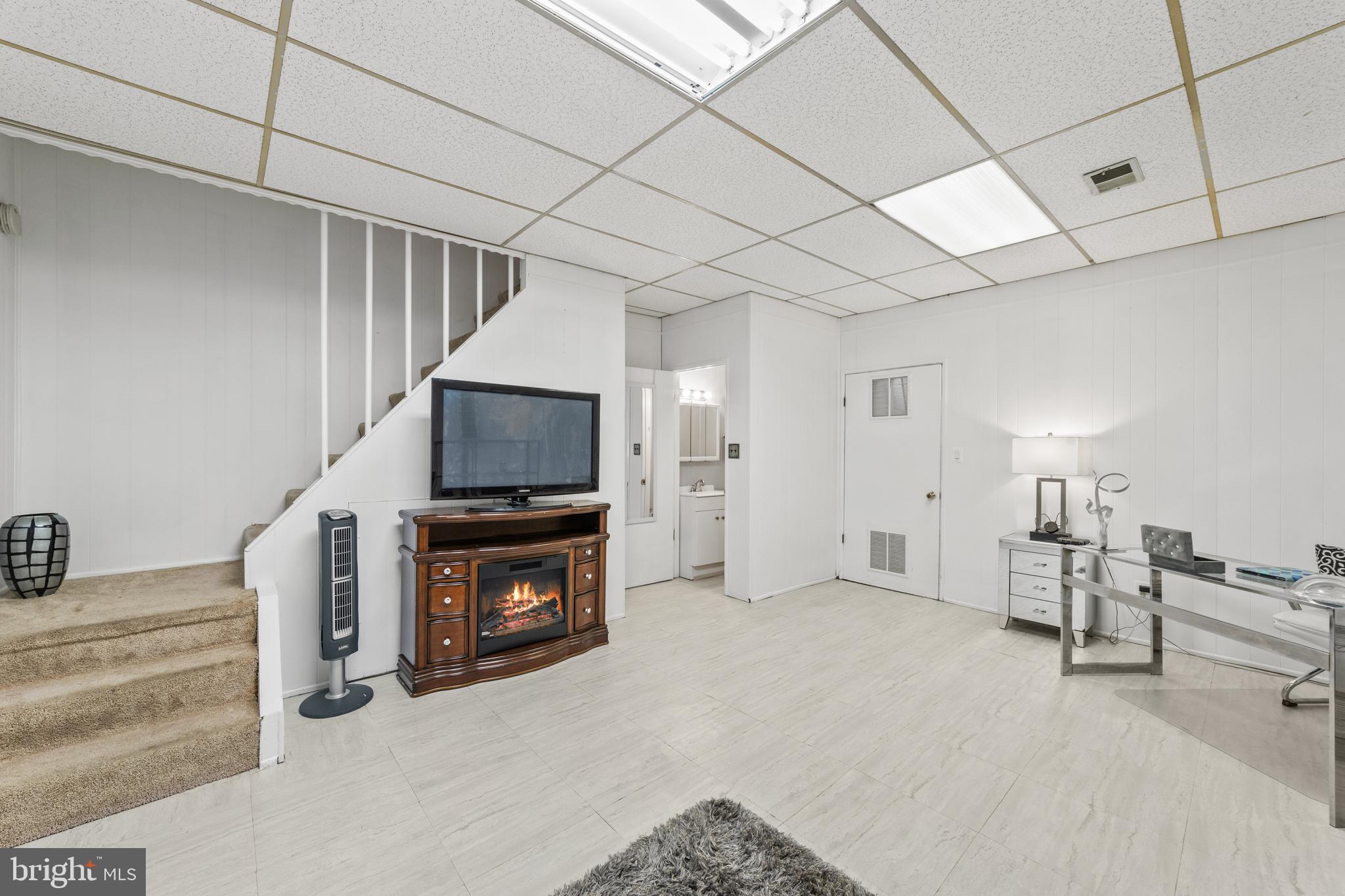 916 North Rosedale Street Baltimore, MD 21216 - Photo 23 of 30 Great for home office or additional living space
