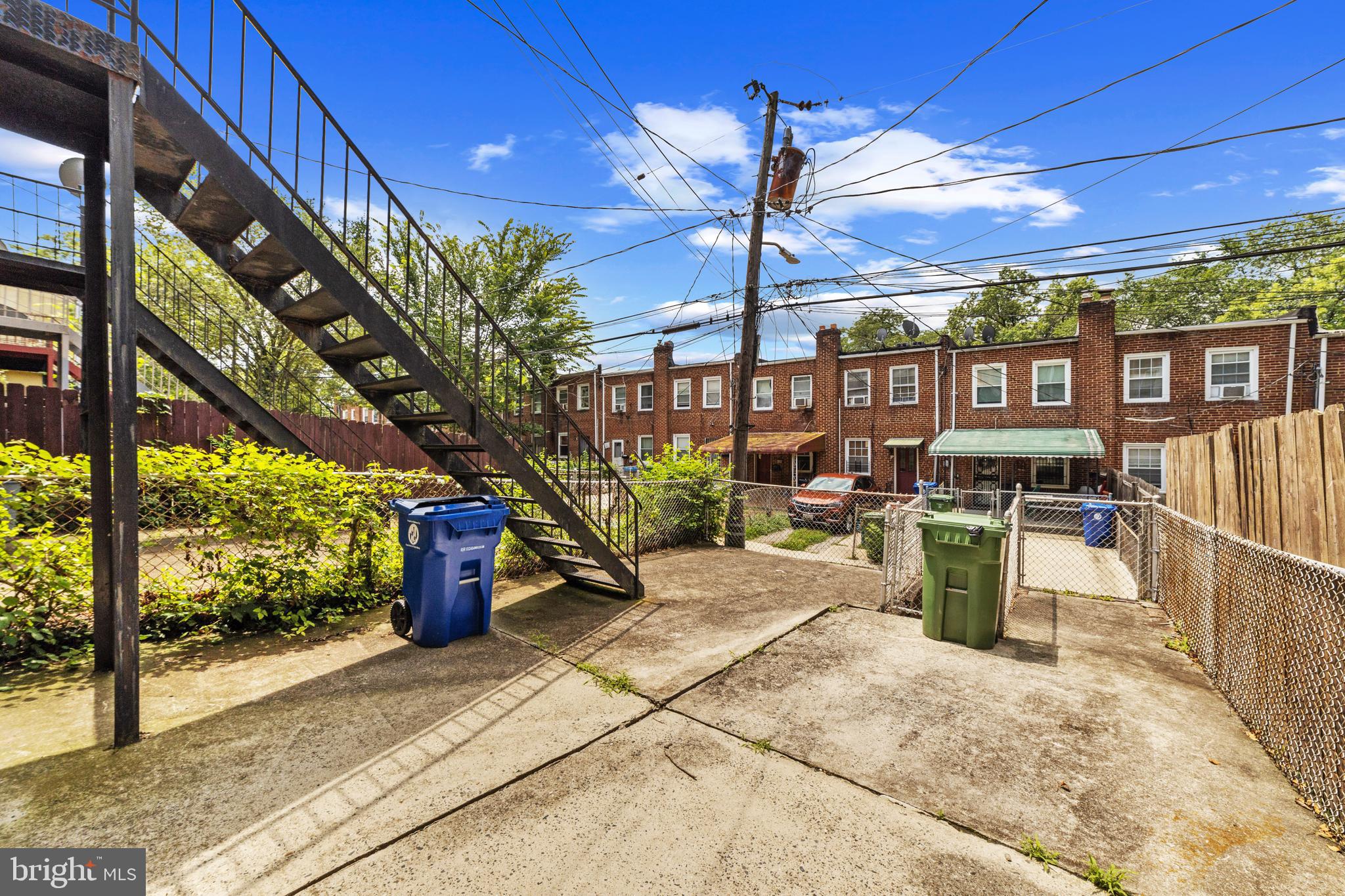 916 North Rosedale Street Baltimore, MD 21216 - Photo 28 of 30 Versatile outdoor area- Rear exterior