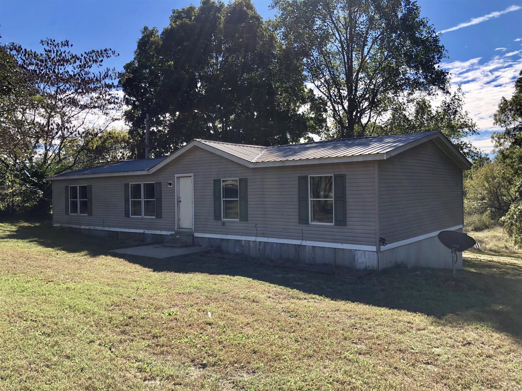 173 Roberts Road Portland, TN 37148 - Photo 1 of 7 a front view of a house with a yard