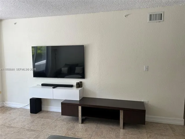 $5,400 | 1500 Bay Road, Unit 116S, Miami Beach, FL 33139
