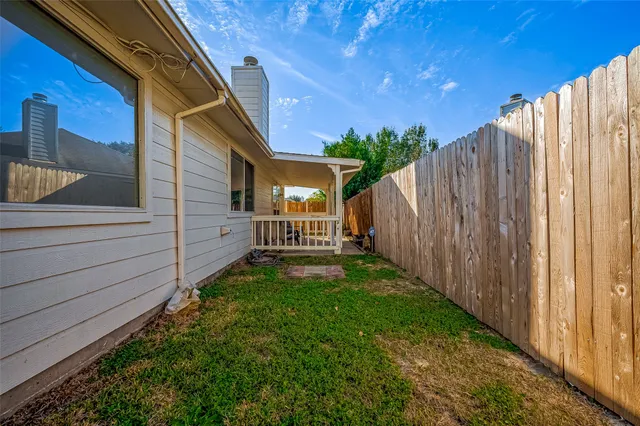 a view of backyard with garden