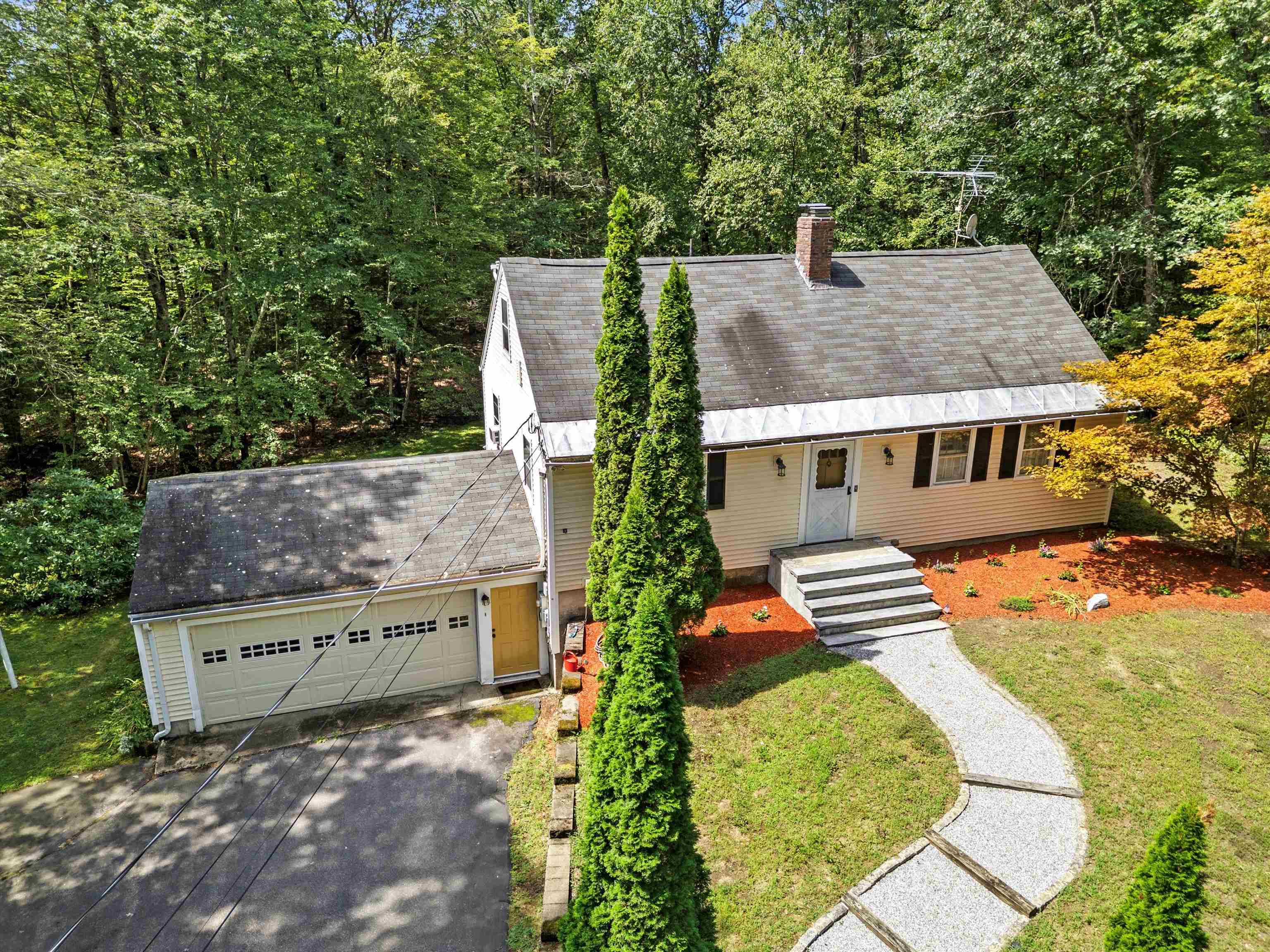 20 Juniper Drive Amherst, NH 03031 - Photo 1 of 55