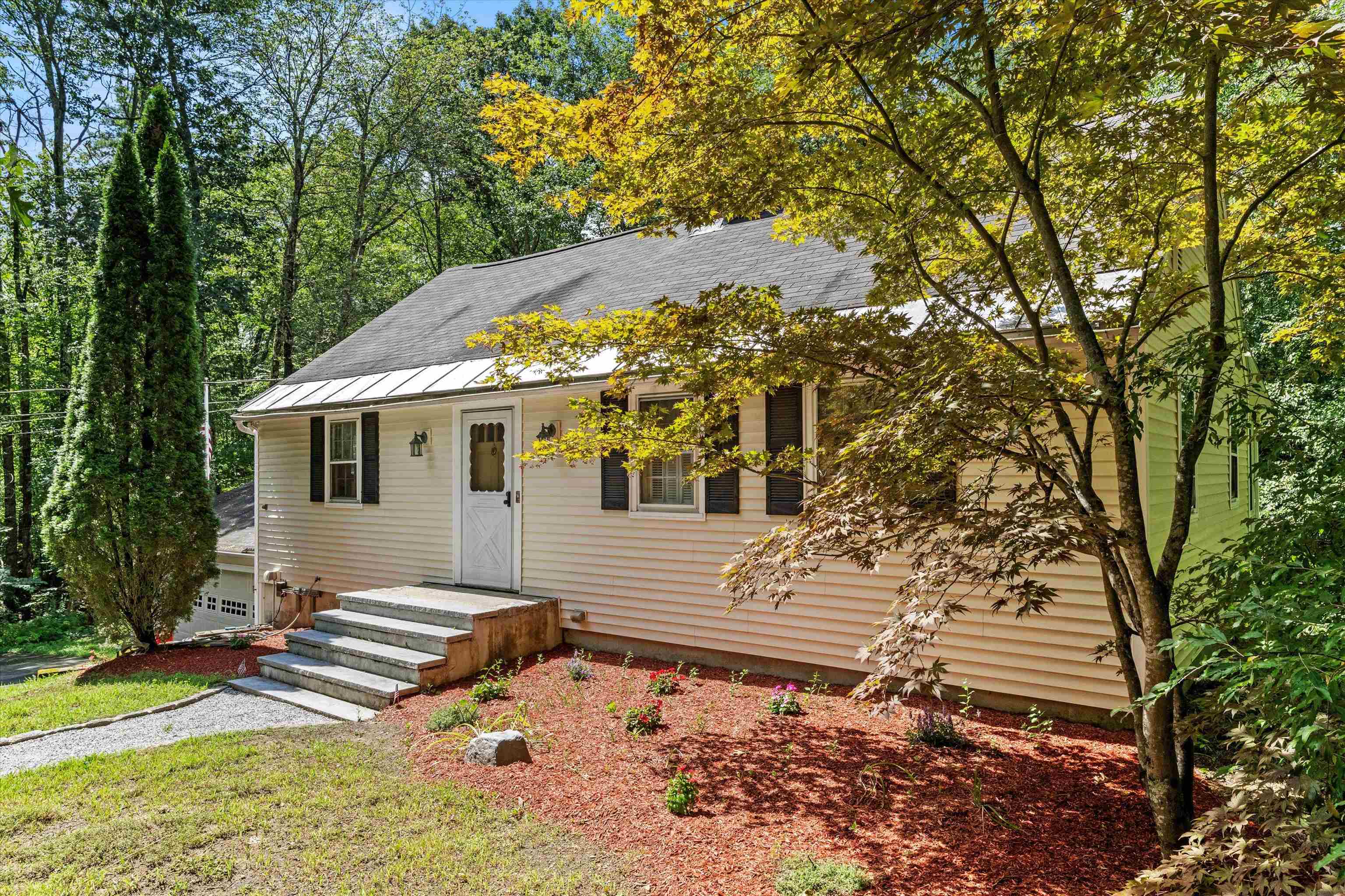 20 Juniper Drive Amherst, NH 03031 - Photo 2 of 55