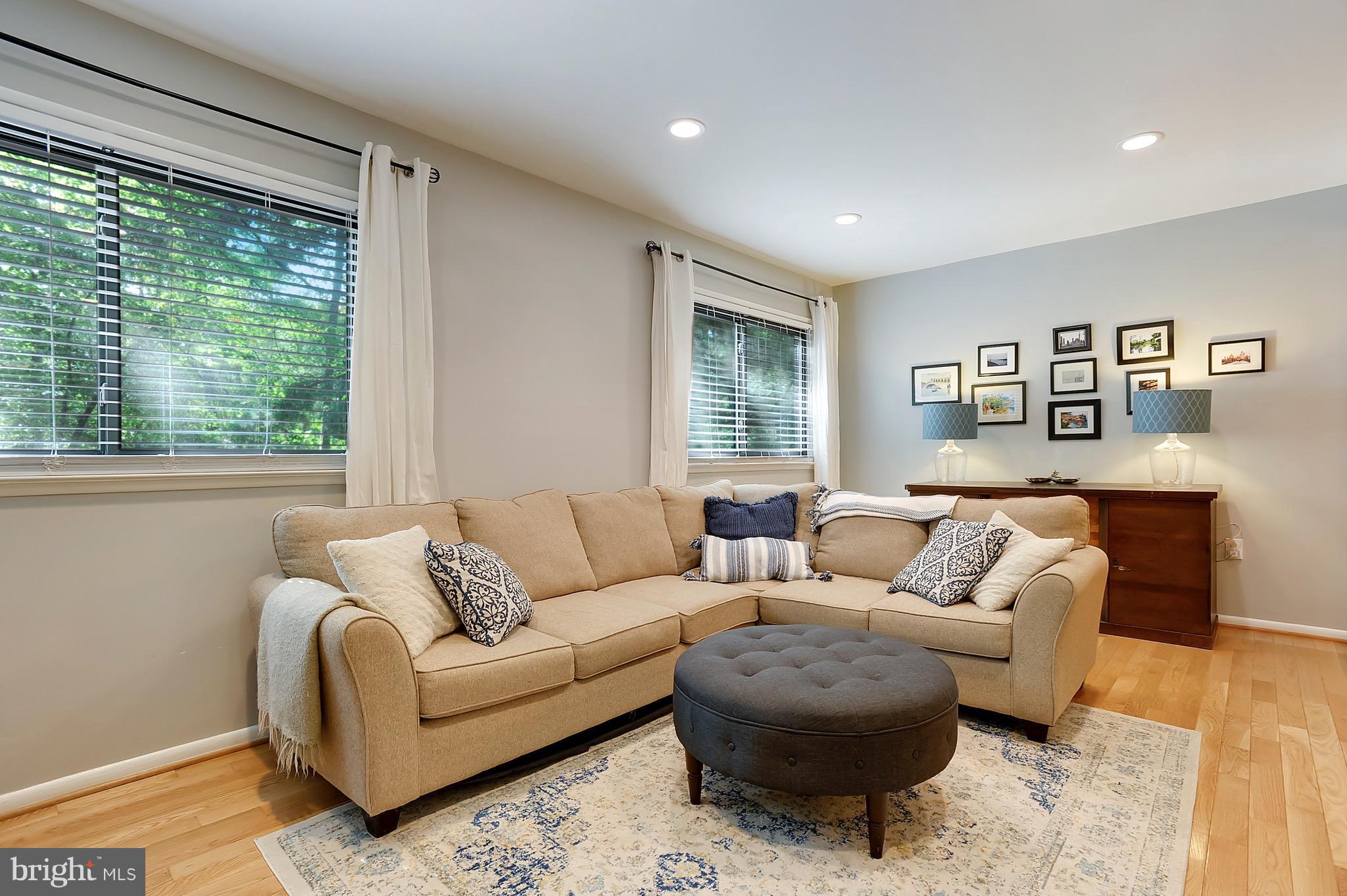 2499 Pyrenees Court Reston, VA 20191 - Photo 6 of 28 Living Room
