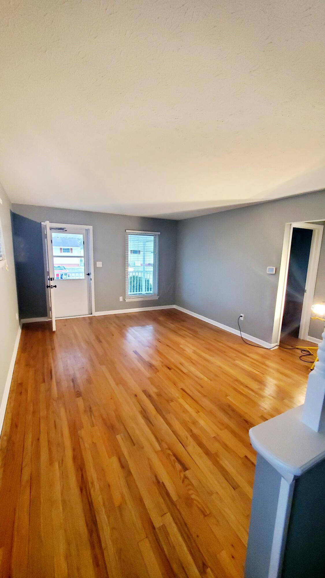 3105 Hillgate Road Columbus, OH 43207 - Photo 4 of 34 Living room