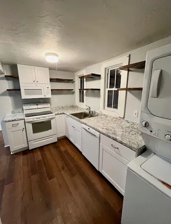 $2,100 | 9 Summer Street, Unit B, Westerly, RI 02891