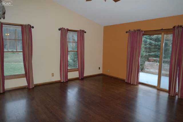 11496 Foley Road Fenton, MI 48430 - Photo 9 of 34 21115687-8.JPG