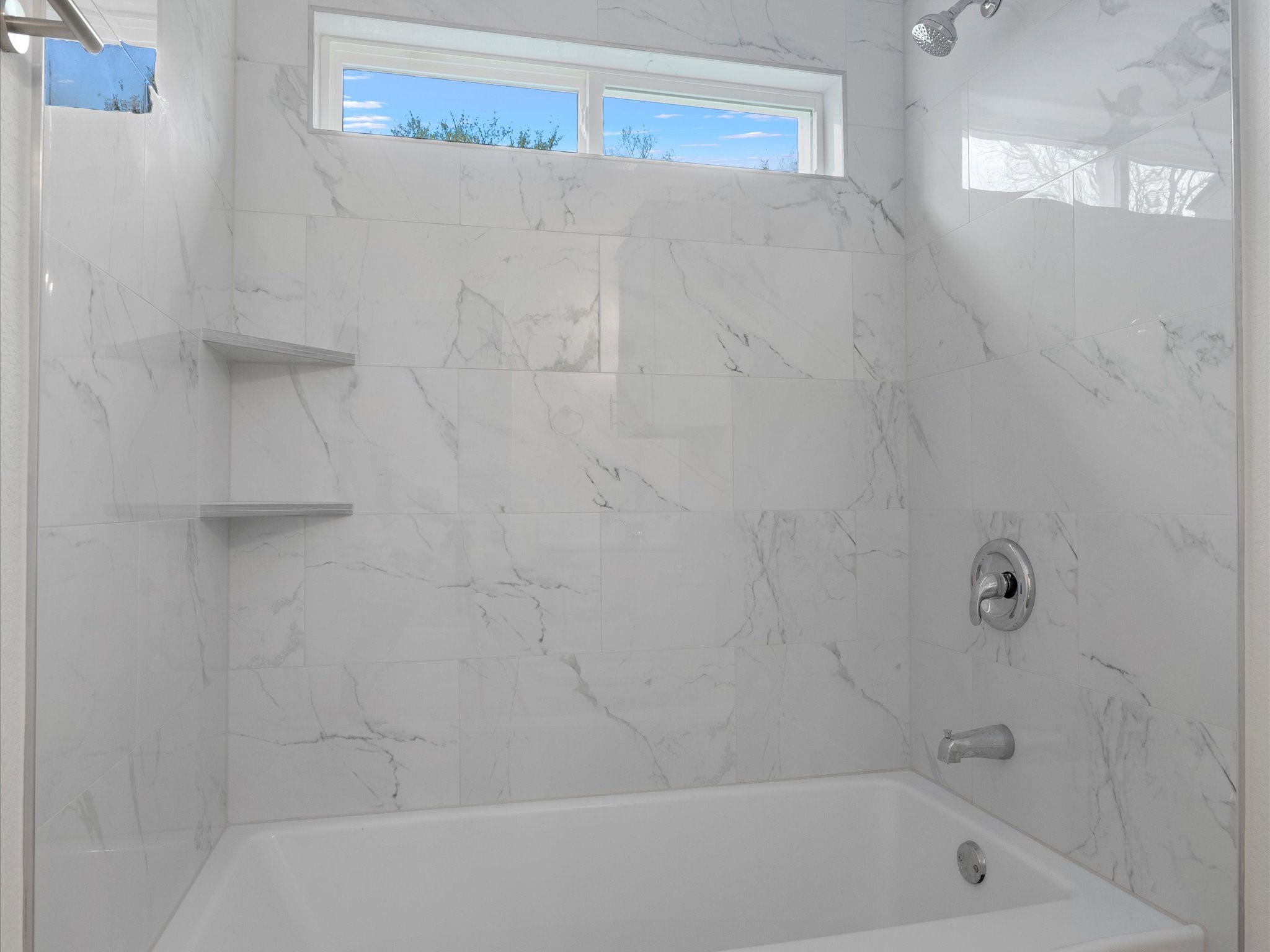 21007 Coleman Branch Creek Road Manor, TX 78653 - Photo 18 of 30 Bathroom featuring tiled shower.