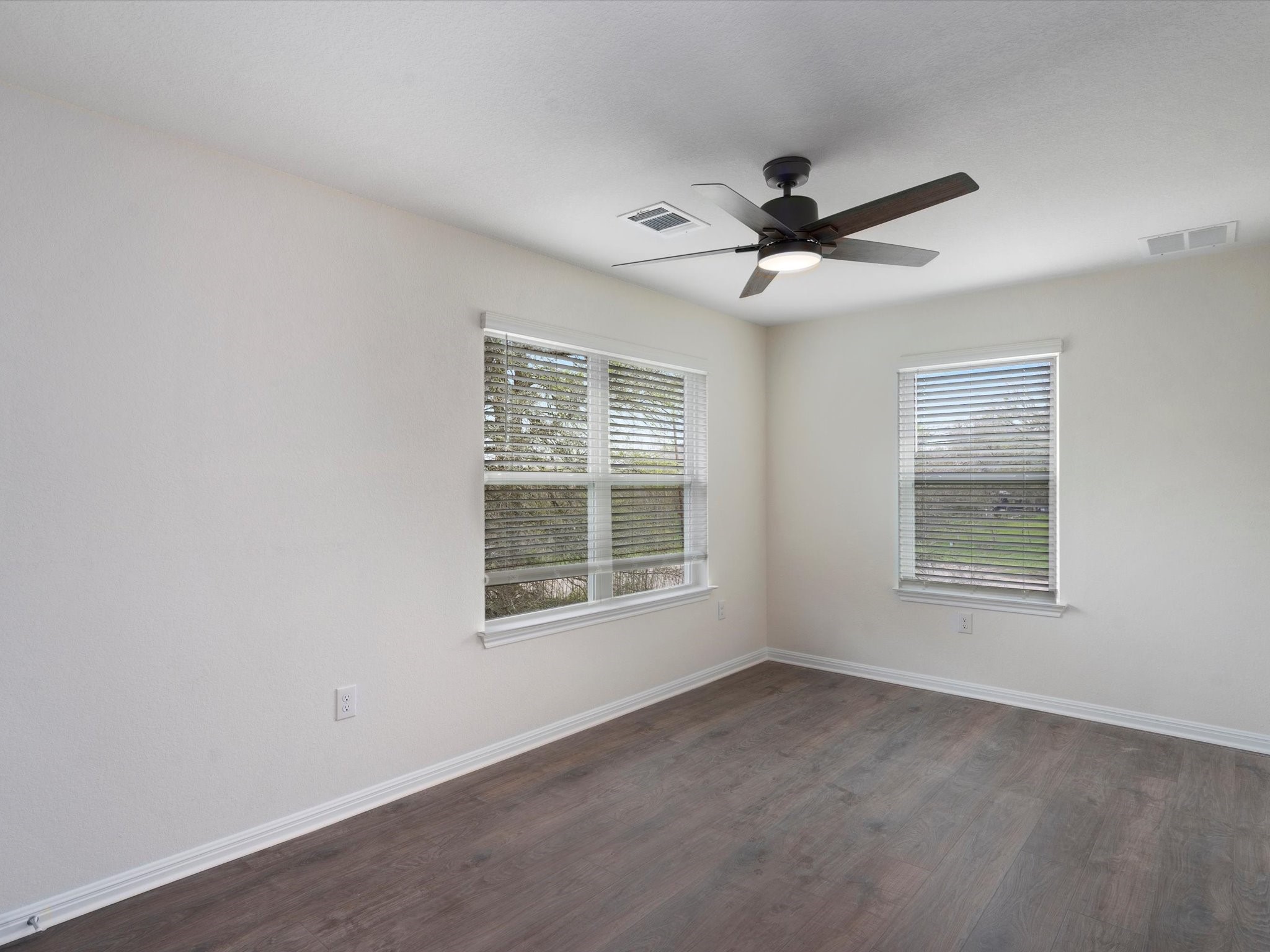 21007 Coleman Branch Creek Road Manor, TX 78653 - Photo 19 of 30 Secondary bedroom with neutral finishes.