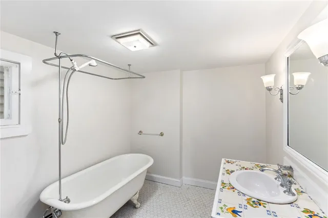 $1,095,000 | 7 Cozzens Court, Newport, RI 02840