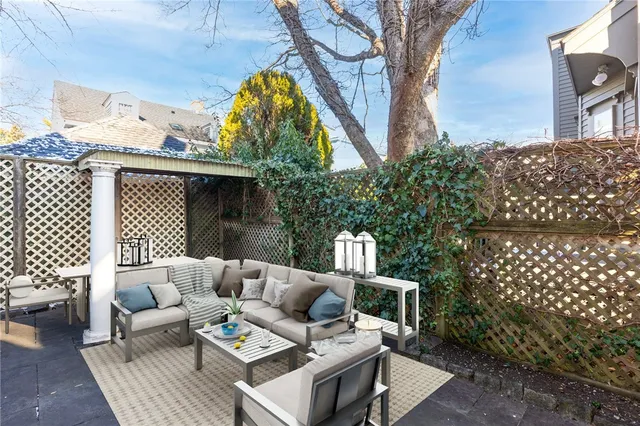 $1,095,000 | 7 Cozzens Court, Newport, RI 02840