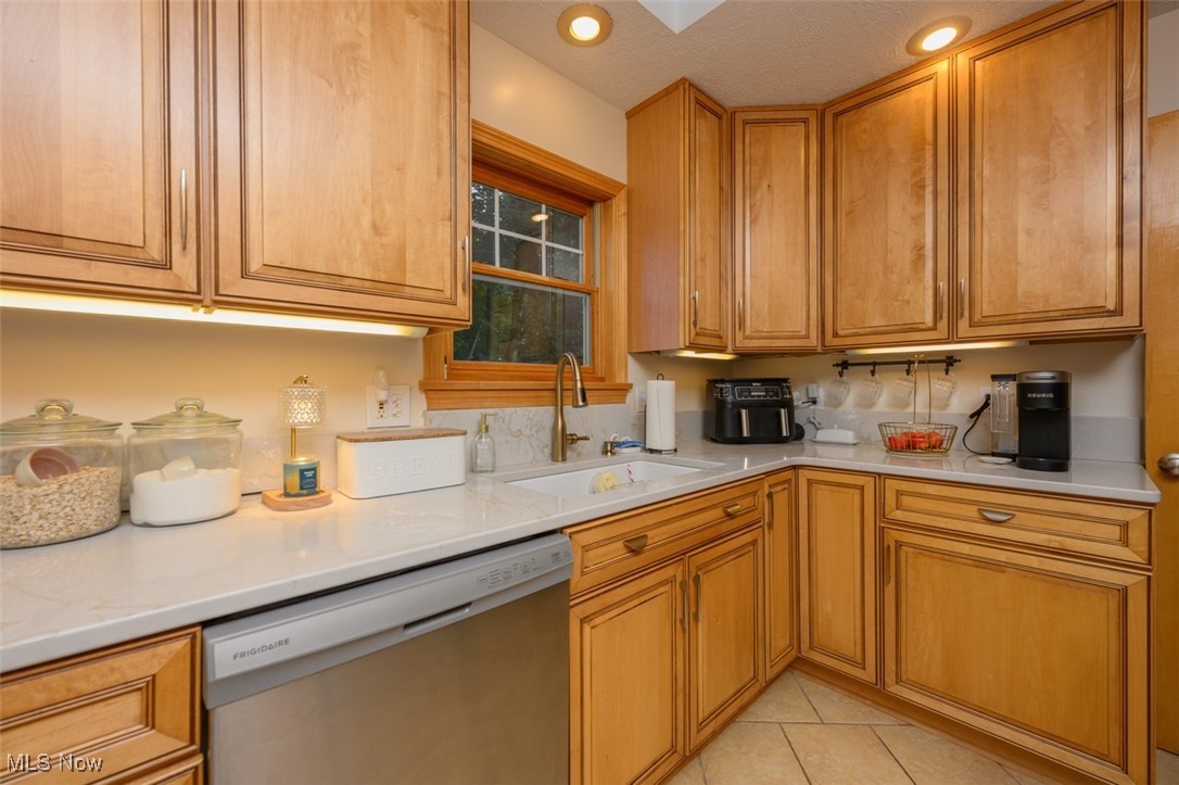 Eat-In Kitchen with quartz counters, ceramic sink and tile flooring