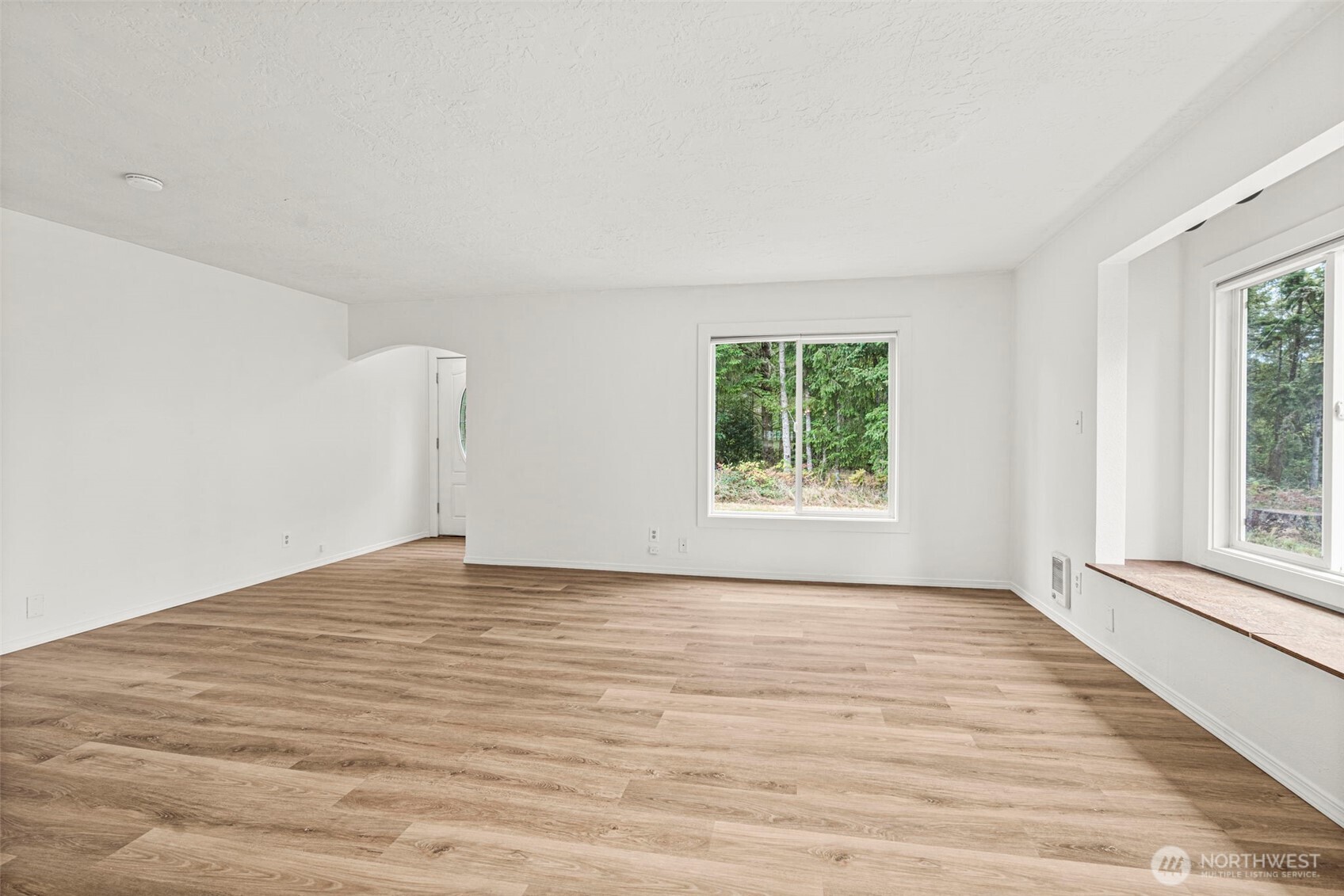 1755 Centralia Alpha Road Chehalis, WA 98532 - Photo 14 of 35 a view of an empty room with a window