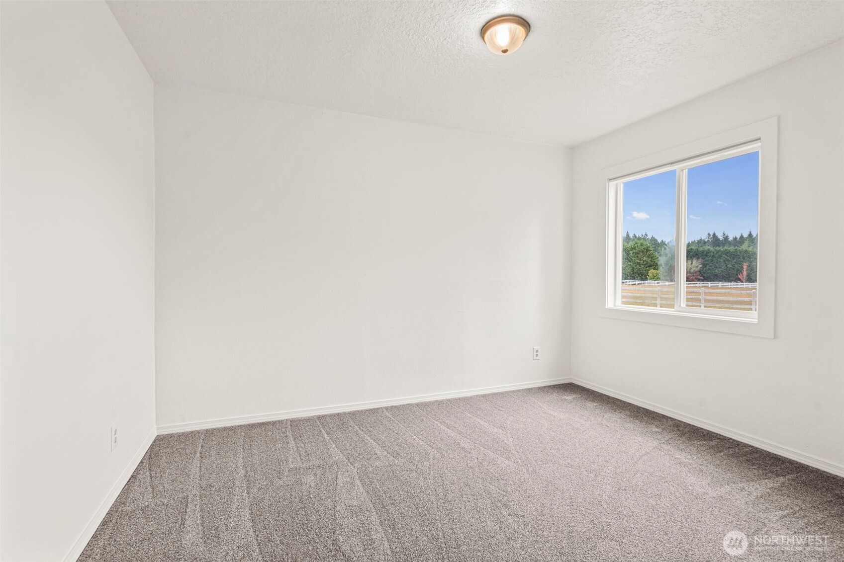 1755 Centralia Alpha Road Chehalis, WA 98532 - Photo 21 of 35 an empty room with windows