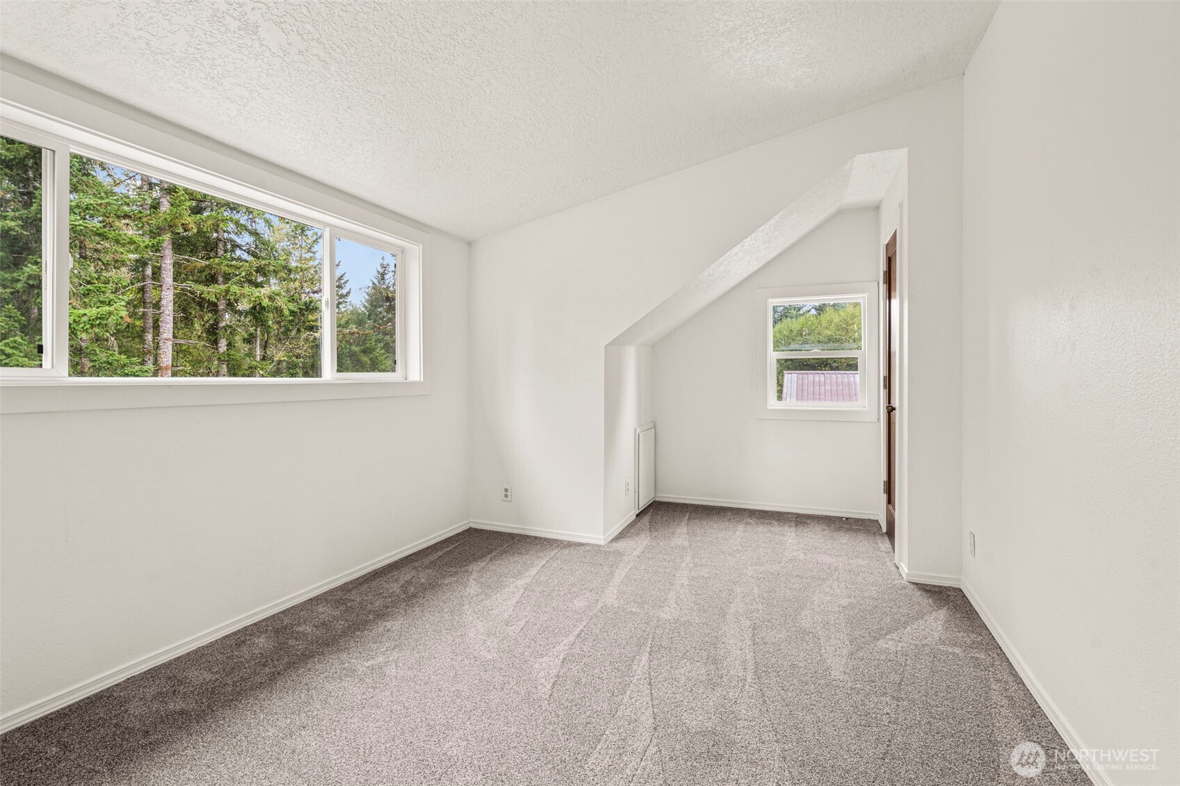 1755 Centralia Alpha Road Chehalis, WA 98532 - Photo 27 of 35 an empty room with windows