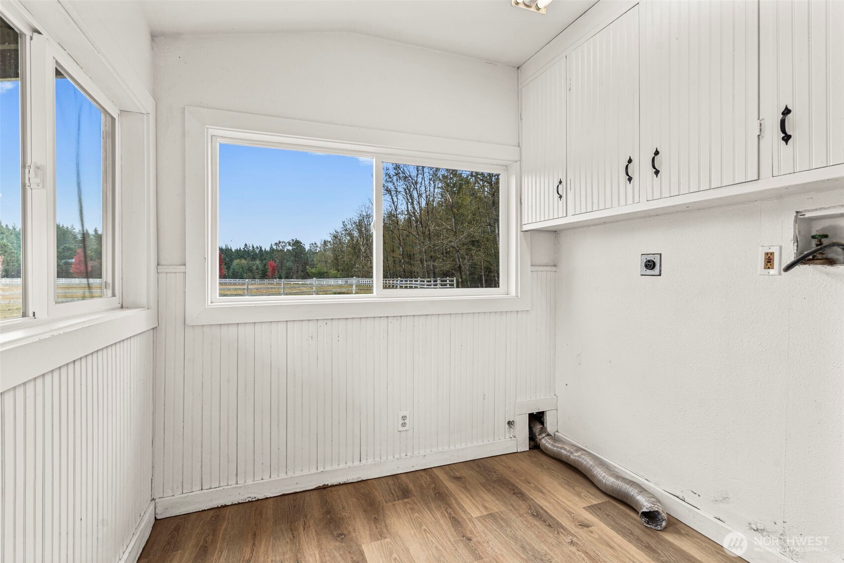 1755 Centralia Alpha Road Chehalis, WA 98532 - Photo 28 of 35 a view of a window in a room