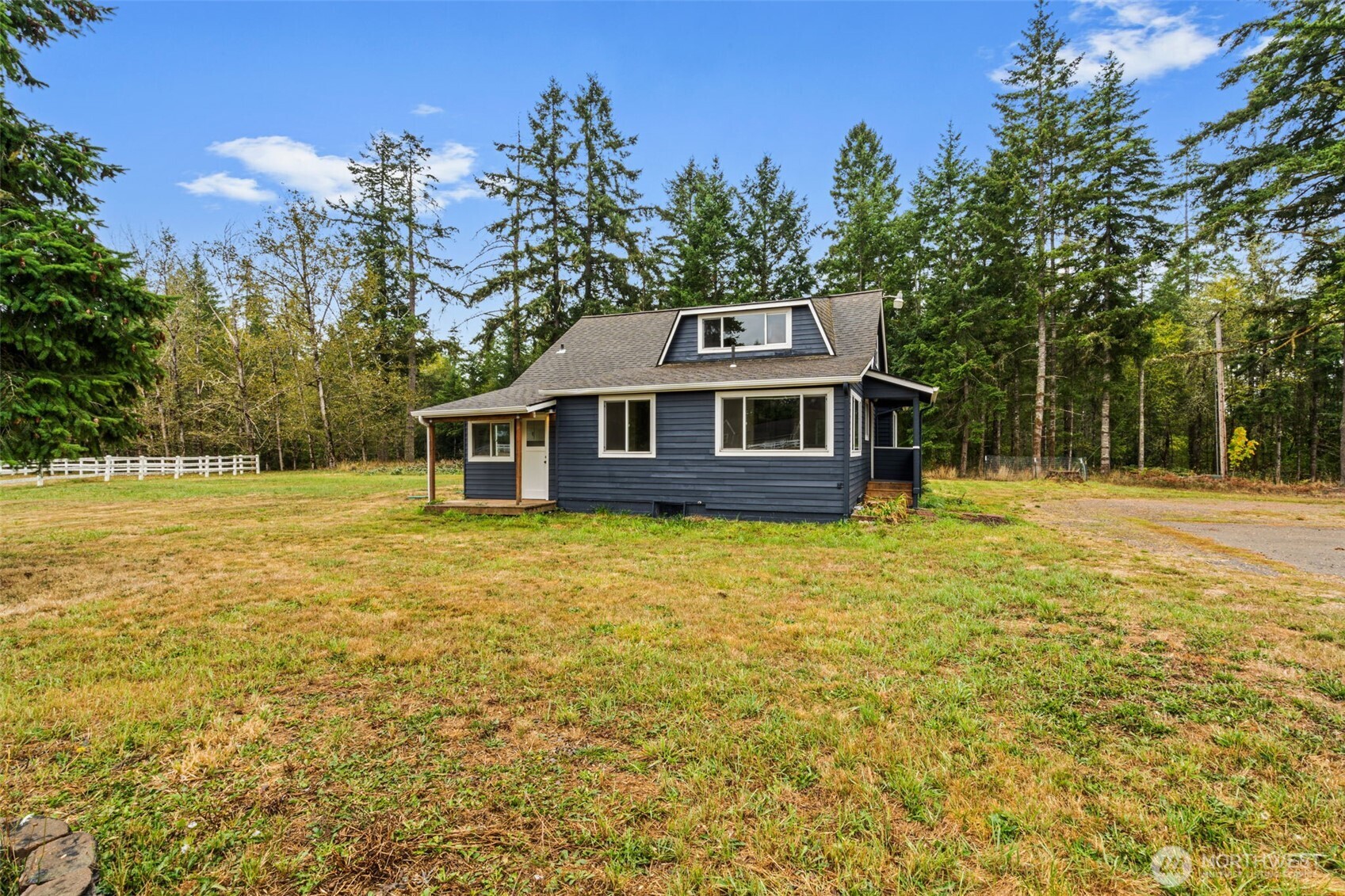 1755 Centralia Alpha Road Chehalis, WA 98532 - Photo 29 of 35 a front view of a house with a yard