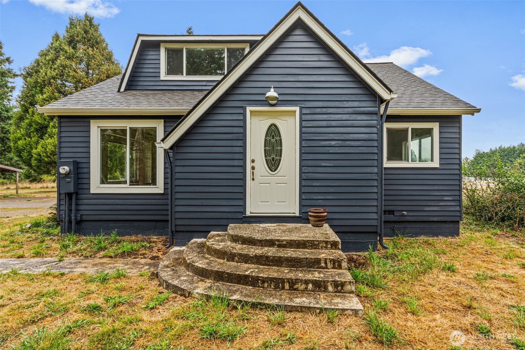 1755 Centralia Alpha Road Chehalis, WA 98532 - Photo 6 of 35 a front view of a house with a yard