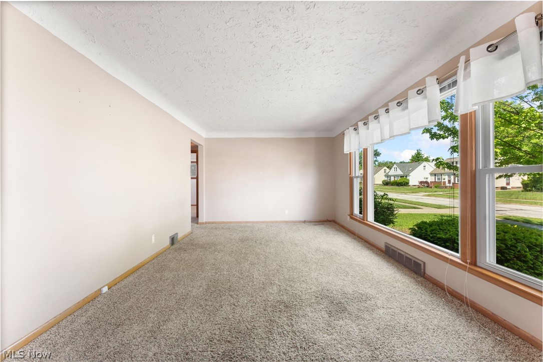 30104 Barjode Road Willowick, OH 44095 - Photo 5 of 27 Gallery Image 5
