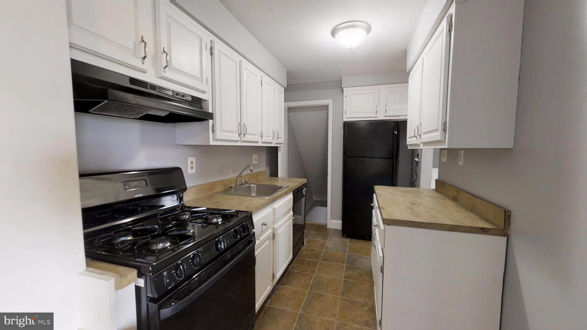 5626 Braxfield Road Baltimore, MD 21227 - Photo 8 of 23 Kitchen