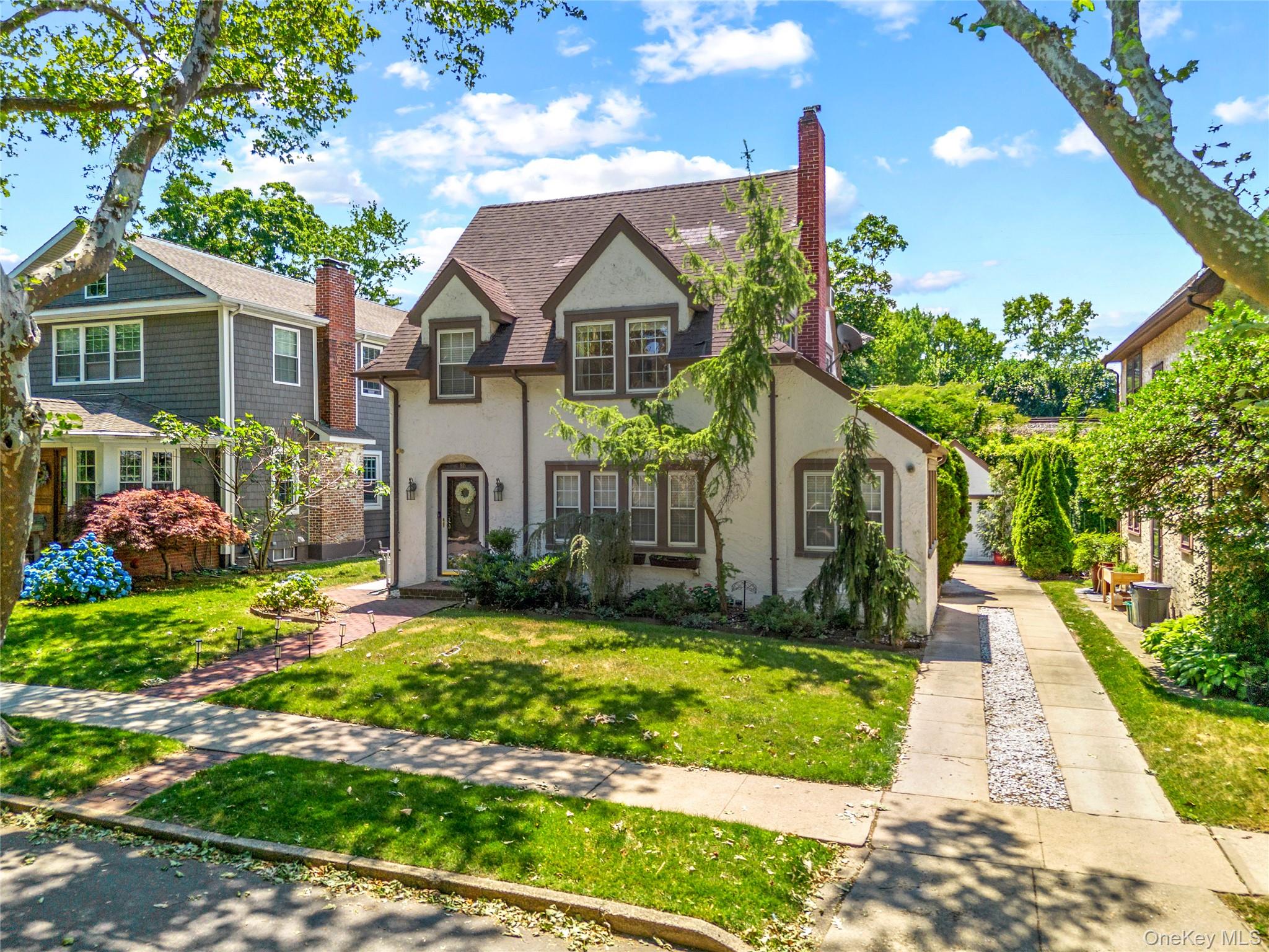 82 Superior Road Floral Park, NY 11001 - Photo 12 of 26