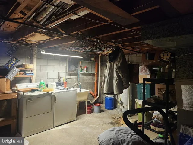 a view of a storage & utility room