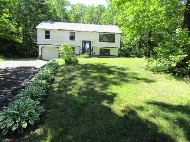 5 Pierce Road Raymond, NH 03077 - Photo 3 of 35