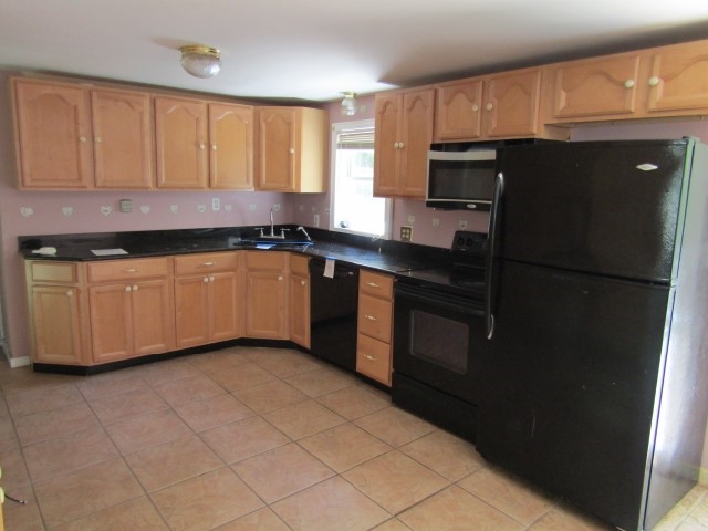 5 Pierce Road Raymond, NH 03077 - Photo 5 of 35