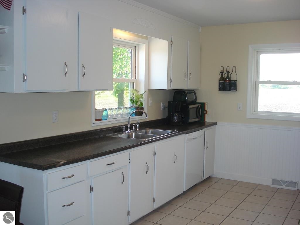 131 North Vandecar Road Mount Pleasant, MI 48858 - Photo 8 of 39 1784849-7.JPG