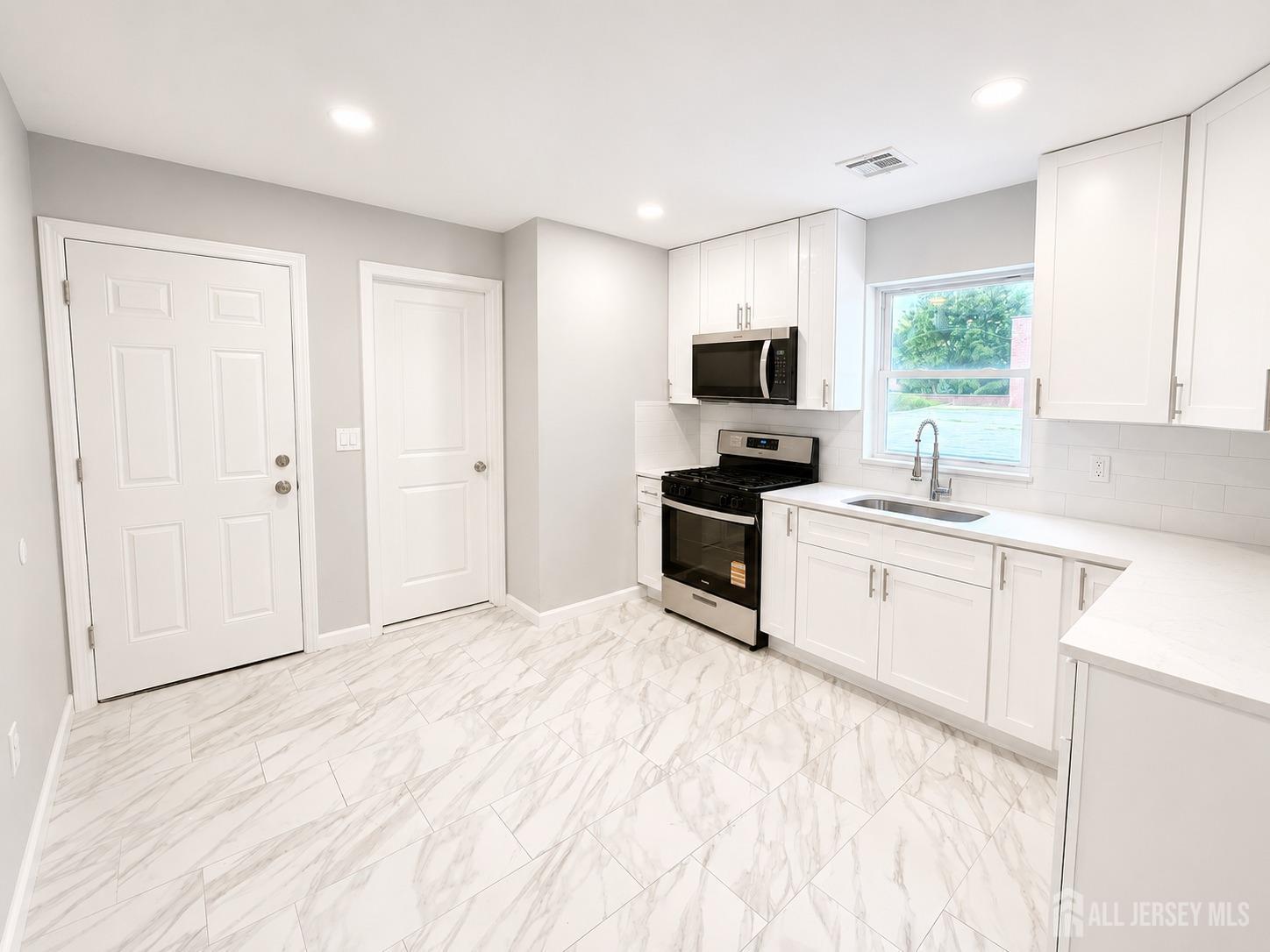 273 Oak Street, Unit 2 Perth Amboy, NJ 08861 - Photo 5 of 15