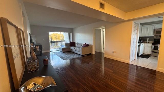 731 North Pine Island Road, Unit 306 Plantation, FL 33324 - Photo 2 of 13 a view of a living room