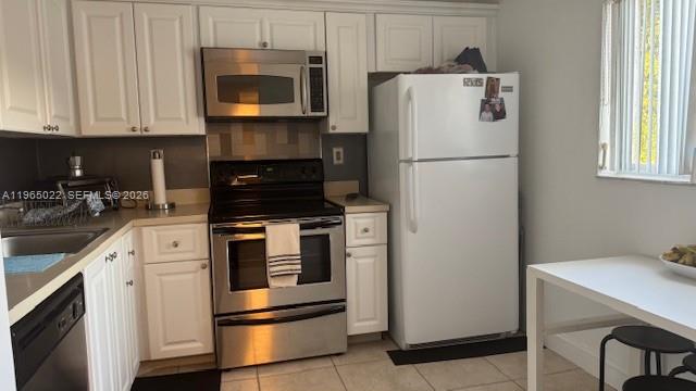 731 North Pine Island Road, Unit 306 Plantation, FL 33324 - Photo 6 of 13 a kitchen with appliances a microwave and cabinets