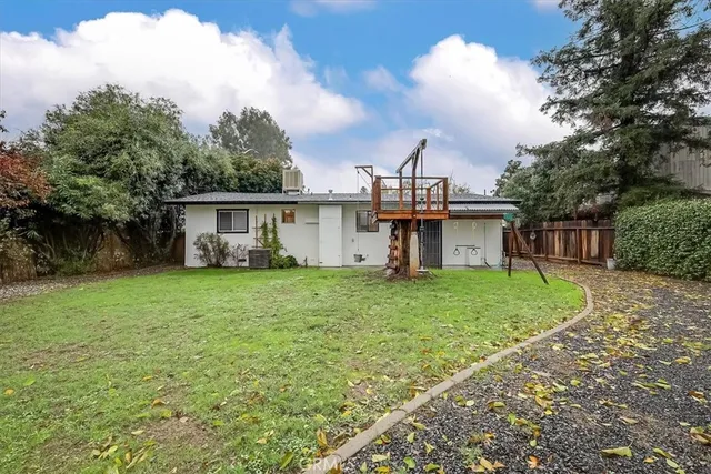 a view of a house with backyard and garden