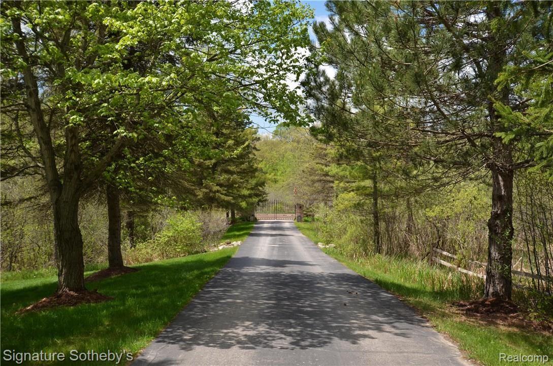 8400 Ridge Road Canton, MI 48187 - Photo 44 of 69 Pristine Entry into your own Private Estate