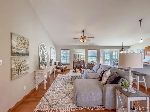 $329,900 | 308 Williamsburg Drive, Crystal City, MO 63019