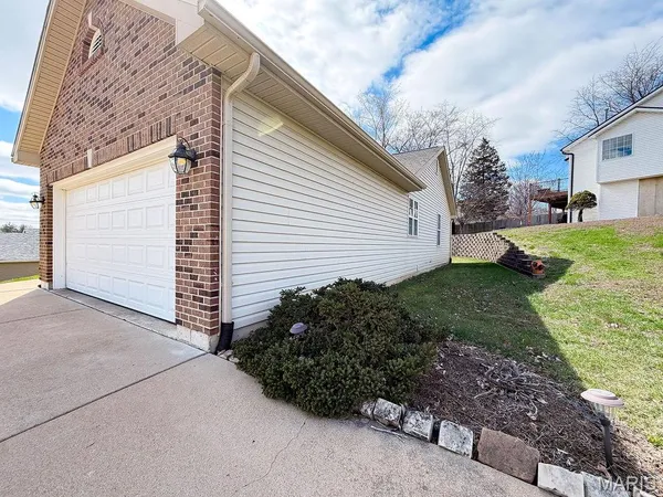 $329,900 | 308 Williamsburg Drive, Crystal City, MO 63019