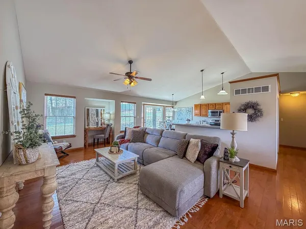 $329,900 | 308 Williamsburg Drive, Crystal City, MO 63019