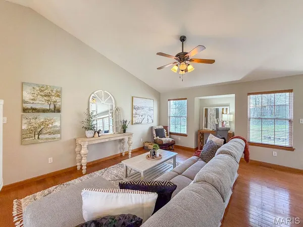 $329,900 | 308 Williamsburg Drive, Crystal City, MO 63019