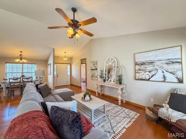 $329,900 | 308 Williamsburg Drive, Crystal City, MO 63019