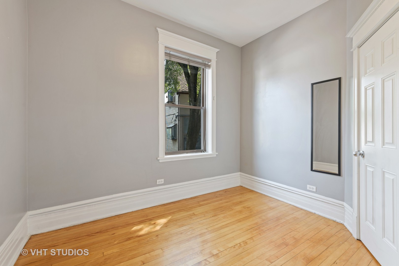 1530 West Edgewater Avenue, Unit 2R Chicago, IL 60660 - Photo 10 of 12 a view of empty room with window