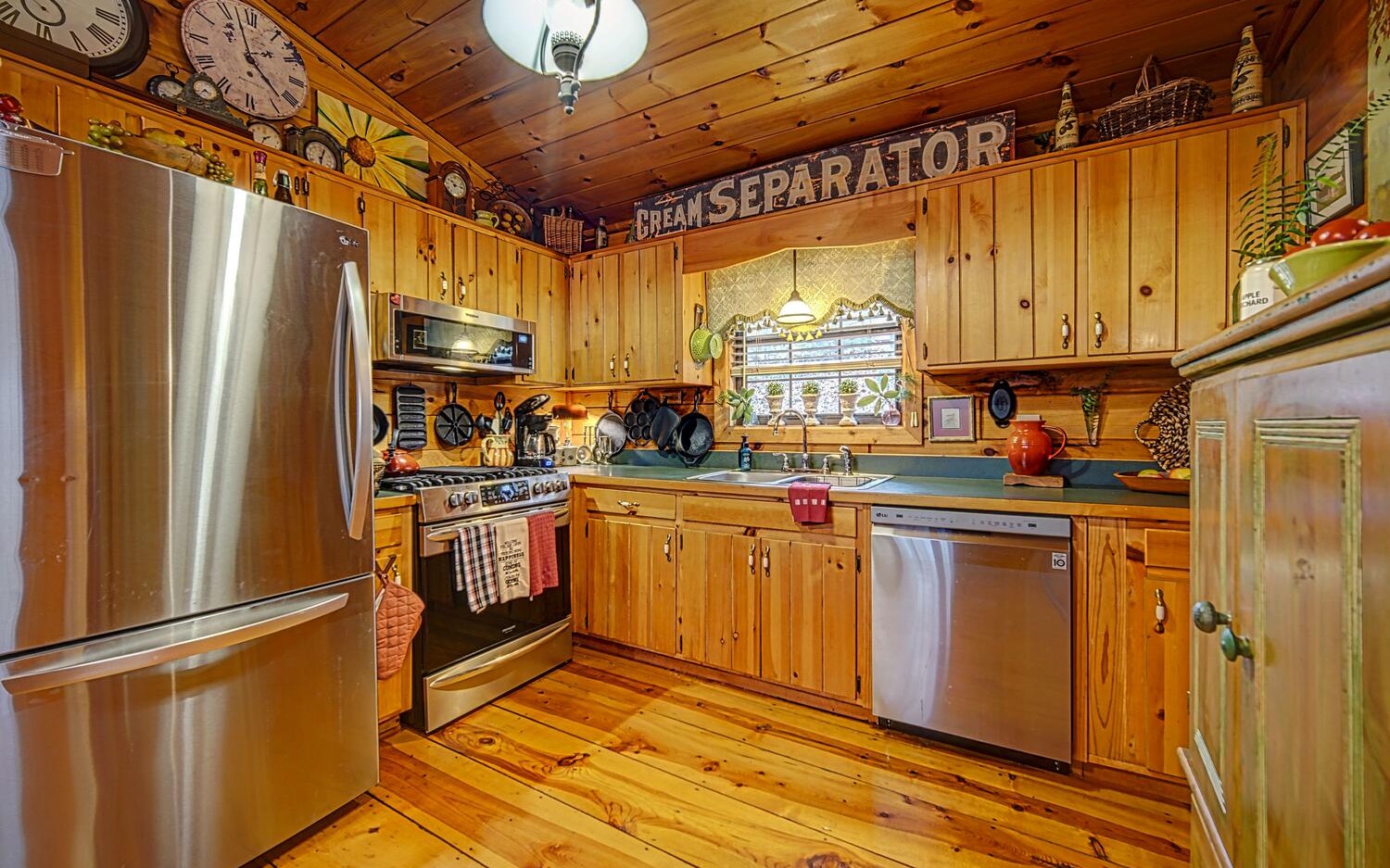 129 Cherokee Drive Blue Ridge, GA 30513 - Photo 4 of 4 Additional View