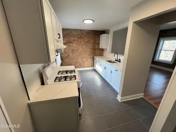 $1,600 | 326 State Street, Albany, NY 12210