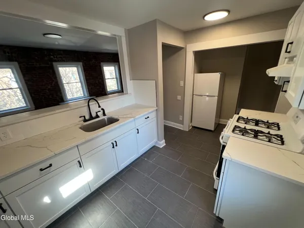 $1,600 | 326 State Street, Albany, NY 12210