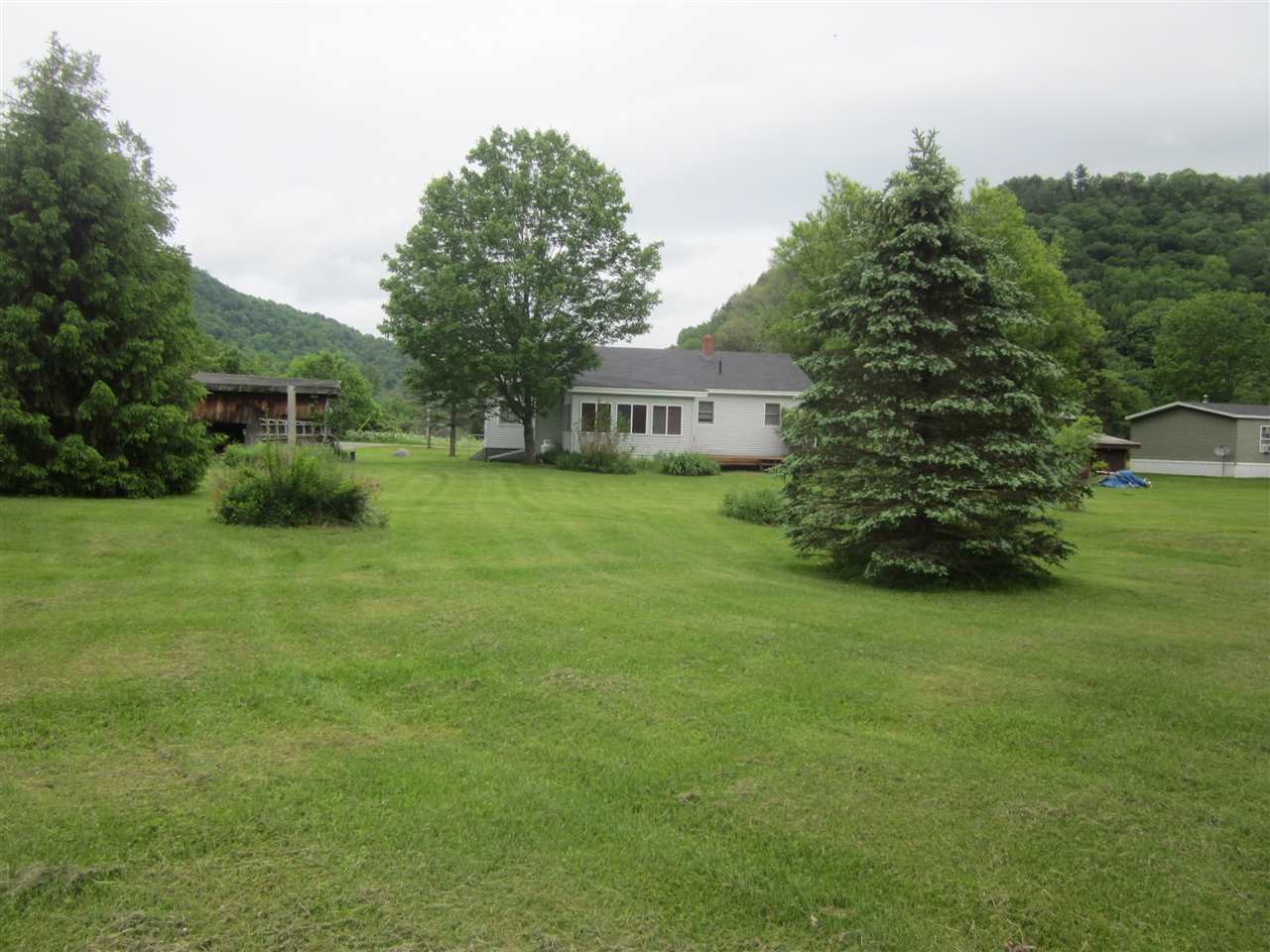 261 State Garage Road Rochester, VT 05767 - Photo 4 of 12