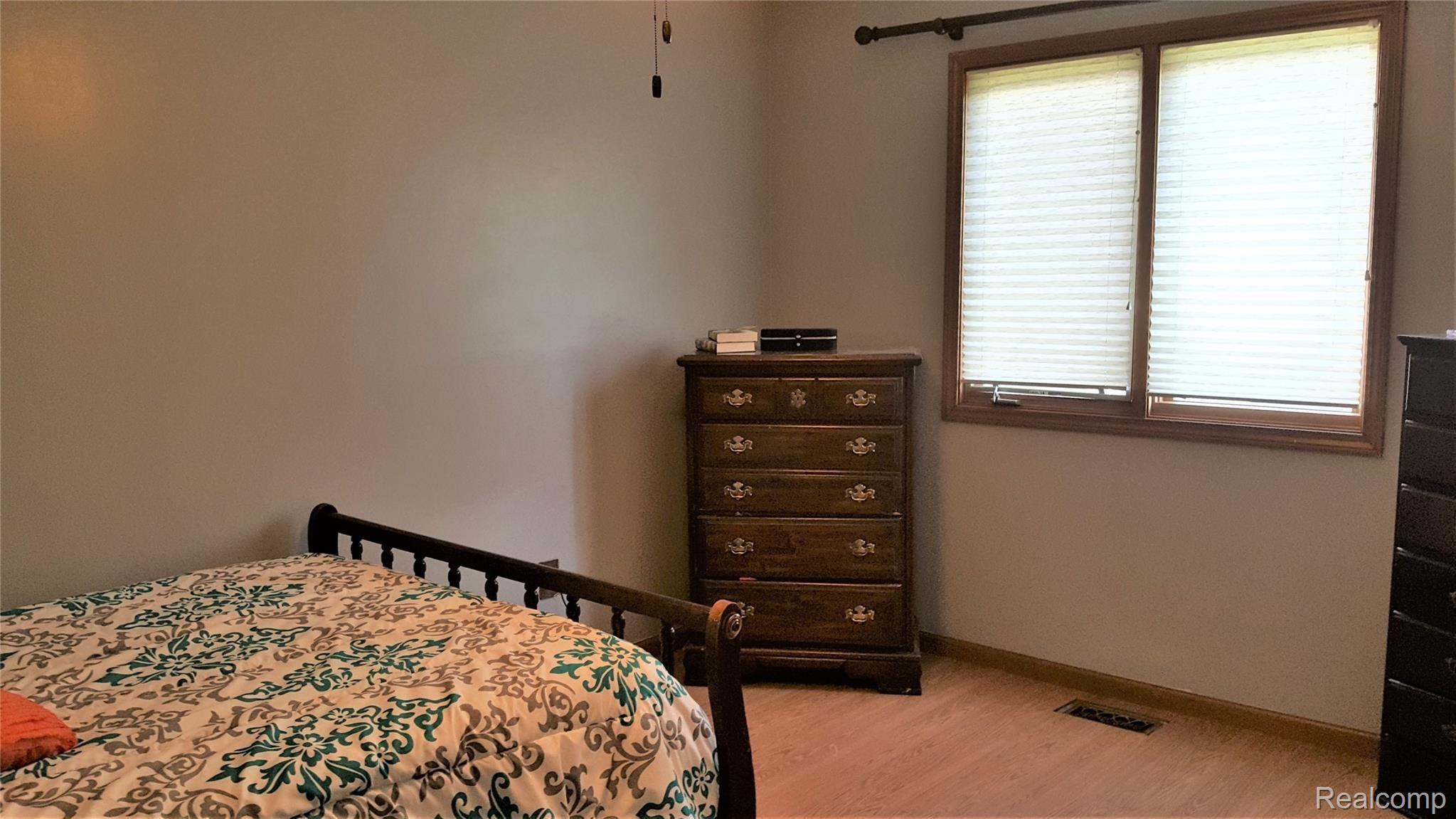 17071 Quarry Road Riverview, MI 48193 - Photo 20 of 27 Bedroom 2.