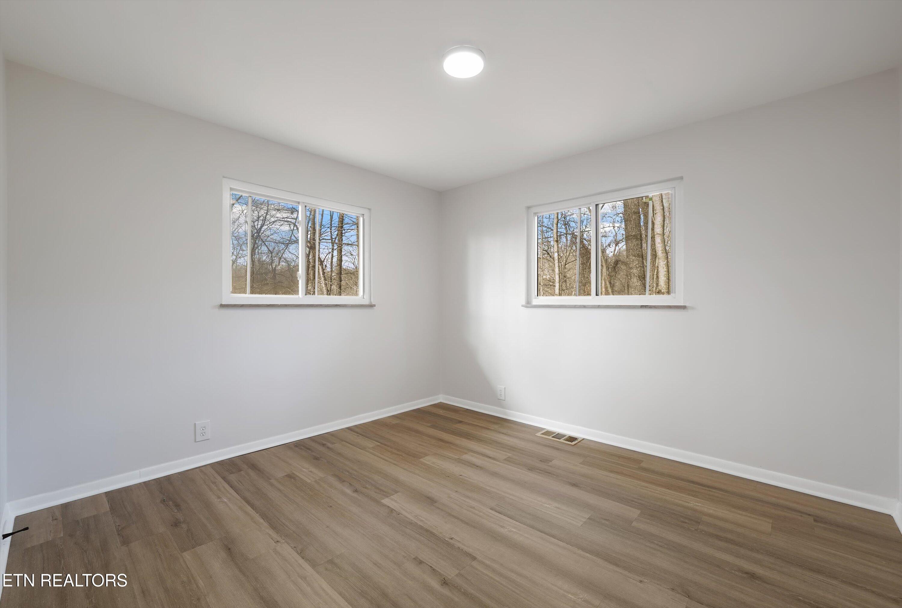 5817 Stoneleigh Road Knoxville, TN 37912 - Photo 21 of 29 4th Bedroom